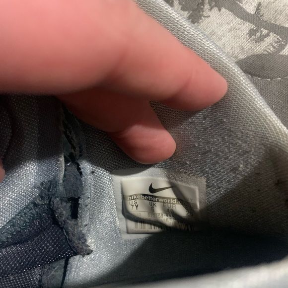 Youth basketball shoes - Picture 5 of 6